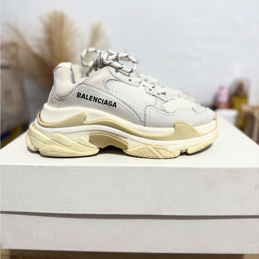 BALENCIAGA TRIPLE S TRAINERS SZ 35